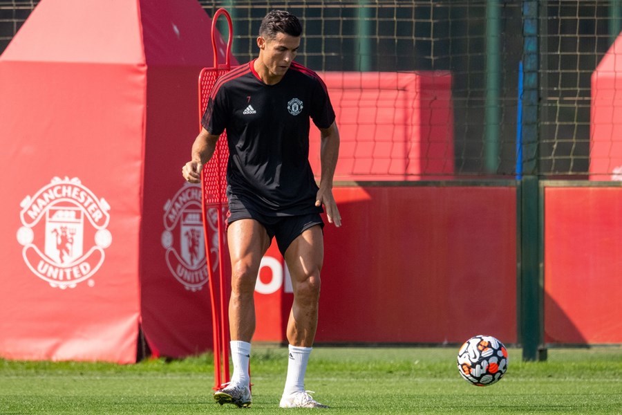 ronaldo tuoi roi tap buoi dau tien sau khi tai hop mu 8